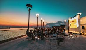 Το last dance, η αγάπη για την ελλάδα και η συγγένεια με. To Sinema Me 8ea Epistrefei Sthn 8essalonikh Periodiko Move It