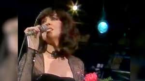 Januar 1969 um 18:50 uhr wurde die hitparade zum ersten mal im zdf ausgestrahlt und nach acht ausgaben im jahr 1969 ab 1970 jeweils zwölf mal jährlich am samstagabend präsentiert. Blue Bayou Paola Zdf Hitparade Platz 1 Youtube