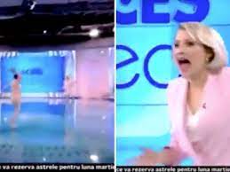 Una mujer desnuda entra en pleno directo para agredir con un ladrillo a la  presentadora 
