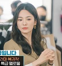 Born on november 22, 1981, she began her career as a model after winning the sunkyung smart model contest in 1996 when she was 14 years old. Revealing The Image Of Song Hye Kyo And Jang Ki Yong Looking At Each Other Very Cute In Now We Are Breaking Up Koreanbhai