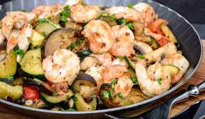 Insalate di pesce e verdure. Insalata Di Mare Con Verdure Grigliate Fresca E Gustosa