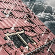 Wenn Die Dacheindeckung Versagt Dann Ist Die Zweite Wasserfuhrende Ebene Gefragt Hierfur Eignen Sich Die Unterdeck Dach Energetische Sanierung Dacheindeckung