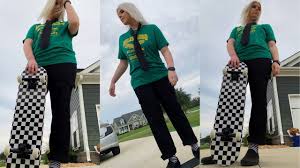 Avril's picture with the original skater boy was a surprise. Sk8er Boi Avril Lavigne Halloween Costume Youtube