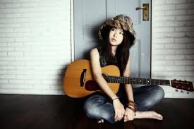 Information, videos, and humor for the acoustic guitarist. Koyuki Savarez