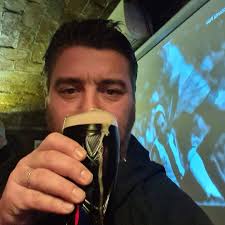 How difficult is it for a group of 4 to get into Augustiner Festhalle