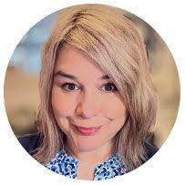 Kerri Roche's Instagram, Twitter & Facebook