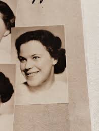 List od Mirči (4.3. 1937) :D Buď rada, že nie si v škole. Je nás strašne  málo, sme stále volané, písali sme latinskú kónu a Andela Nepokojná  (doufám, že víš kto to