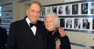 George segal, the prolific actor with a career that spanned more than six decades, has died at age 87, his wife said tuesday. Tggmcatcdatosm