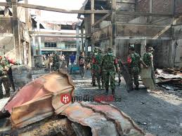 Ayo bantu bocah kurang mampu penderita hidrosefalus asal sungai piring. Kodim 0314 Inhil Dan Koramil 03 Tempuling Bantu Bersihkan Puing Sisa Kebakaran Di Pasar Sungai Salak