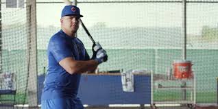 Kyle schwarber, who tore his acl and lcl in april, narrates the cubs' fly the w hype video for the mlb postseason. Cubs Kyle Schwarber Stars In Gatorade Spot The Drum