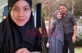 Lisa berdiri terpaku di depan pintu, kaget dan terkejut dengan kenyataan yang dia lihat sedang dan mama kenapa kau harus melakukannya dengan jhoni, anakmu ? Selebriti Archives Page 40 Of 83 Viral Meletop