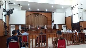 Satuindo.com ~ tim kuasa hukum habib rizieq shihab menyerahkan 40 bukti tertulis dalam sidang lanjutan gugatan praperadilan di pn jaksel. Yvuyajiw0smzgm