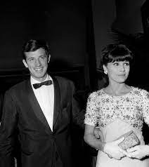 Paul belmondo in biographical summaries of notable people. Jean Paul Belmondo Et Elodie Constantin En 1964 Jean Paul Belmondo Jean Paul Paul Belmondo