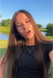 Allie Bowe's Instagram, Twitter & Facebook