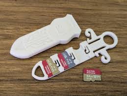 Over the course of a week, working a bit each day, I've been perfecting  this Micro SD Keychain Sword Holder! After printing and tweaking more than  30 versions, I'm excited to finally