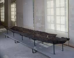Musee Carnavalet Dix Pirogues Dont Certaines A L Etat De Fragments Ont Ete Trouvees A L Est De Paris Sur Le Site De B Paris History Old Paris Dugout Canoe