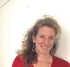 Claudia van de Kamp updated her...