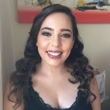 Uma vez, na Bahia, parei pra comer num restaurante à beira-mar. Pedi um PF  e, juro, nunca comi um feijão tão gostoso em toda a minha vida. Era tão  bom, mas tão