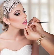 Maquillage de mariage : Tendances et conseils futures mariées