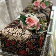 Gubahan hantaran terkini 2019 daripada kain pelikat #gubahanhantarankainpelikatterkinibentukkeris. On Twitter I M Still So Madly In Love With The Gubahan Hantaran That My Husband S Cousin Did For Our Wedding Also Sharing The Dulang For Our Ring Is Just To Cute