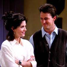 Seinfeld dizisini izledikten sonra friends ihanet gibi geliyor. Friends Monica And Chandler S Adorable Moments Before Becoming A Couple Prove They Were Meant For Each Other