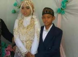 Nah bagi kalian para pecinta nopel yang sudah peasaran dengn judul novel pernikahan anak sma pangeran ayuna, kalian bisa simak. Sepasang Abg Di Tapin Kalsel Nikah Muda Fotonya Viral Di Medsos Okezone News