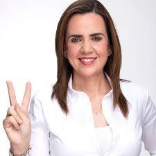 Martha Vielma's Instagram, Twitter & Facebook