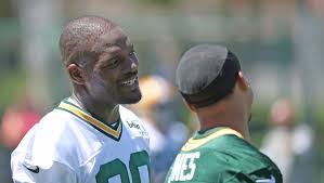 Martellus bennett uploaded what he thought was a harmless competitive eating video with his brother and fellow nfl player michael bennett last week. Packers Fans Martellus Bennett Continue Feud On Twitter