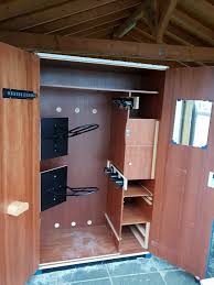 Einbauschränke nach maß lösen diese aufgaben mit bravour, denn sie schaffen stauraum, nutzen wohnfläche optimal aus und sorgen für einen harmonischen wohnstil. Sattelschrank Bundeswehrschrank Spind Sattelkammer