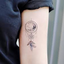 1001 Ideen Und Bilder Zum Thema Traumfanger Tattoo Traumfanger Tattoo Tattoos Oberarm Traumfanger Tattoo Design