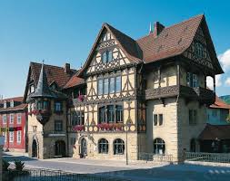 Restaurant pension henneberger haus g am eingang des stadtzentrums von meiningen unweit vom schloss. Historische Gasthofe