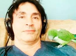He was born on november 4, 1970 and his birthplace is argentina. Sebastian Estevanez Mostro Como Le Quedo La Cara Tras El Accidente Domestico Eldoce Tv