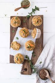 Der joghurt oder die milch aus dem grundrezept lassen sich durch quark, creme fraiche, hafersahne und buttermilch ganz. Glutenfreie Herzhafte Muffins Ohne Eier Freiknuspern