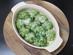 Ein Sehr Schnelles Rezept Aus Der Sudtiroler Kuche Alles Zusammenruhren Rasten Lassen 10 Minuten Kochen Und 5 Min Nockerl Nockerl Rezept Spinatknodel Rezept