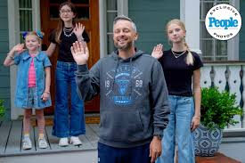 Nate Bargatze Stars in 'The Breadwinner' First Look with Mandy ...