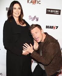 Everybody's talkin' and they don't know why / its just a little frustrating for all you're just a rock star baby, you can do no wrong you're a new sensation, you can turn it on got a 12. Nick Carter Freudige Baby News Nach Fehlgeburt