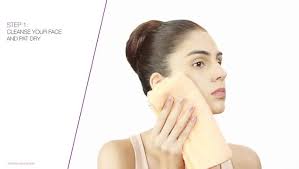 Kaya Clinic Dramatic Renew Day Cream, 50g Anti-Ageing Day Cream, Reduces  Fine Lines, Wrinkles & Age Spots, Stimulates Collagen Production for All  Skin Types : Amazon.in: Beauty