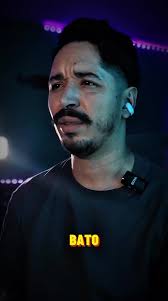 Profundidad y Humor en Charlas Introvertidas