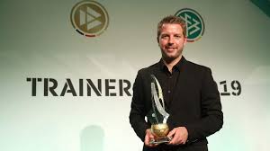 Florian kohfeldt (born 5 october 1982) is a german football manager who manages werder bremen. Florian Kohfeldt Erhalt Trainerpreis Des Deutschen Fussballs Dfb Deutscher Fussball Bund E V
