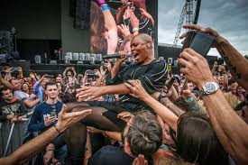 Het grijpt terug naar de formule die in werchter gangbaar was tot 1994: Classic Maar Niet Te Oud Om Te Crowdsurfen De Morgen