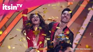 12 jahre hatten evgeny und ich eine erfolgreiche und wunderbare tanzpartnerschaft, die uns gegenseitig inspiriert und stark gemacht du bist eine tolle tänzerin, toller mensch, toller freund etc. Statt Luca Hanni Kusst Christina Luft Hier Einen Let S Dance Kollegen Youtube