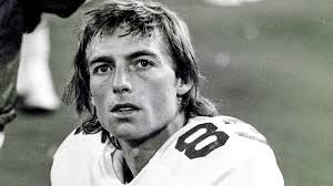 Former WR Golden Richards passes away at age 73