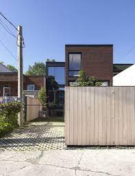 La Maison Louis Hebert Une Etonnante Maison Familiale Dans Le Quartier Villeray A Montreal Joli Joli Design House Exterior Montreal Architecture Architecture