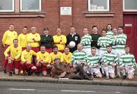 Giornata di finale di coppa in scozia, ad un' edizione anomala quella della coppa di lega scozzese 1971/72, con tutte le partite disputate nel giro di due mesi ad inizio stagione e la finale. Watch Celtic Suffer Shock Defeat To Partick Thistle As Theatre Group Reenact Famous 1971 Cup Final Clash Daily Record