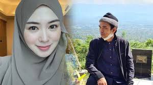 Terbaru, tokoh yang diundang adalah ustadz kondang berjuta followers, ustadz abdul somad (uas). Ustaz Abdul Somad Dikabarkan Dekat Dengan Ayana Jihye Moon Bermula Dari Fans Tribun Pontianak