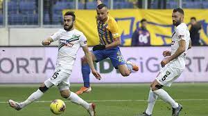Dakikada mke ankaragücü'nün kullandığı köşe vuruşu sonucu kaleci abdulkadir sünger, topu elinden kaçırdı. Mke Ankaragucu Deplasmanda Yukatel Denizlispor Ile Karsilasacak