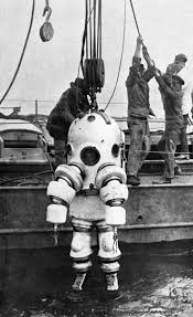 Modern deep sea diving helmet used to go down to 1500 feet. The Story Of Early Diving Suits 1900 1935 Rare Historical Photos