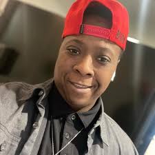 Alla fine del primo prologo che abbia mai scritto, ho pianto così tanto per  una sorprendente empatia verso il mio MC! È stata un'esperienza selvaggia e  intensa.