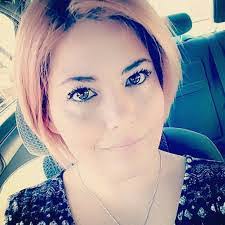 Holly Edgington's Instagram, Twitter & Facebook