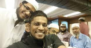 This interview with him, inside a mosque. Controversial Muslim Preacher Zamri Vinoth Nabbed In Perlis For Remarks Against Hinduism Video Malaysia Malay Mail